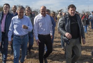 Almafuerte: El Gobernador Schiaretti inspeccionó la obra de pavimentación de avenida Alem