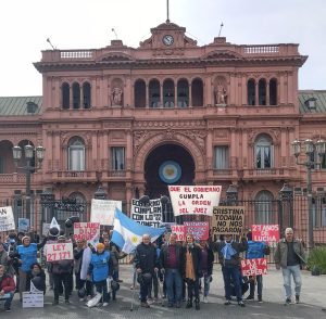 Continúa la lucha: la Comisión de Damnificados viajó a la Casa Rosada