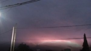 Fuerte tormenta eléctrica se aproxima desde el sector sur de Río Tercero