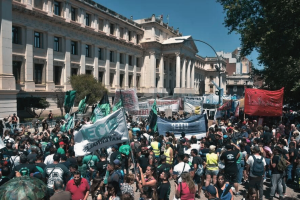 Tres manifestaciones en 18 días de gobierno: crecen las tensiones ante DNU de Milei