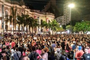 Cacerolazos tras la cadena nacional:  en Córdoba hubo represión y detenidos