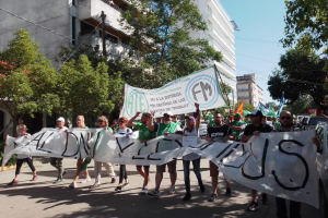 Multitudinaria movilización en Río Tercero en contra del DNU y la Ley Ómnibus