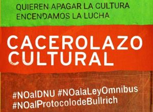 Cacerolazo cultural: el sector protesta contra la Ley Ómnibus en toda la provincia